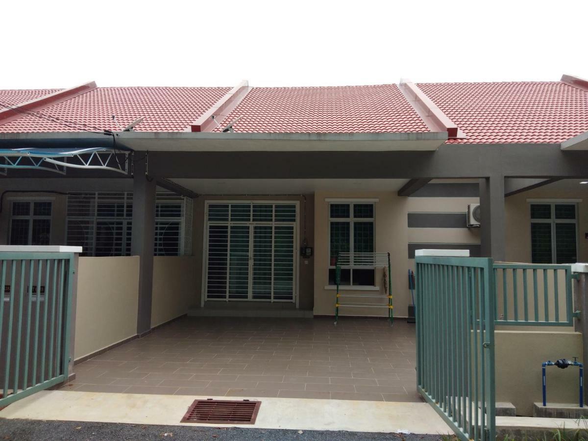 Z&M Homestay Jertih Exterior foto